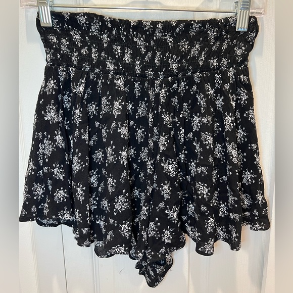 Free People Pants - FREE PEOPLE Flowy Floral Shorts